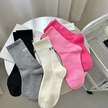 Высококачественные женские носки Модные носки с буквами Белые весенние и осенние верхняя одежда Сетка Красный хлопок Спортивные уличные носки
