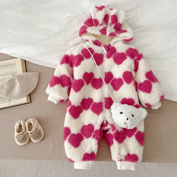 Детская одежда 2024 Зима Новый Ребенок Теплый Мао Комбинезон Любовь Печать Медведь Альпинистская Одежда Девушка Цельная Одежда